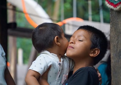 brothers-hugging-in-el-salvador